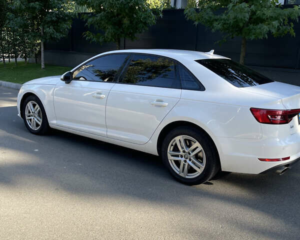 Білий Ауді А4, об'ємом двигуна 1.98 л та пробігом 160 тис. км за 17000 $, фото 12 на Automoto.ua