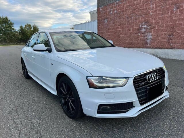 Белый Ауди А4, объемом двигателя 2 л и пробегом 70 тыс. км за 3900 $, фото 2 на Automoto.ua