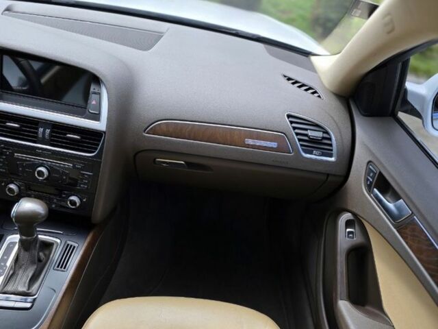 Білий Ауді А4, об'ємом двигуна 2 л та пробігом 197 тис. км за 14500 $, фото 19 на Automoto.ua