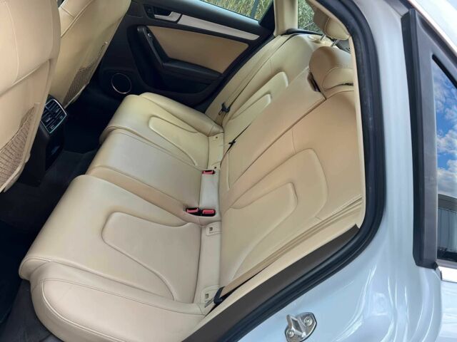 Белый Ауди А4, объемом двигателя 2 л и пробегом 70 тыс. км за 3900 $, фото 9 на Automoto.ua
