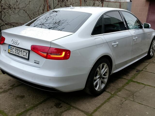 Белый Ауди А4, объемом двигателя 2 л и пробегом 180 тыс. км за 13200 $, фото 3 на Automoto.ua