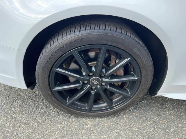 Белый Ауди А4, объемом двигателя 2 л и пробегом 70 тыс. км за 3900 $, фото 11 на Automoto.ua