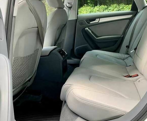 Белый Ауди А4, объемом двигателя 2 л и пробегом 157 тыс. км за 9000 $, фото 7 на Automoto.ua