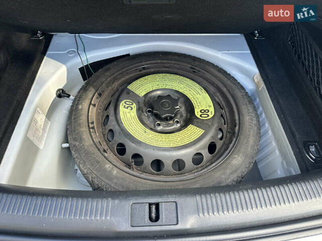 Белый Ауди А4, объемом двигателя 2 л и пробегом 202 тыс. км за 14800 $, фото 41 на Automoto.ua