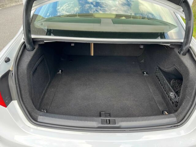 Белый Ауди А4, объемом двигателя 2 л и пробегом 70 тыс. км за 3900 $, фото 6 на Automoto.ua