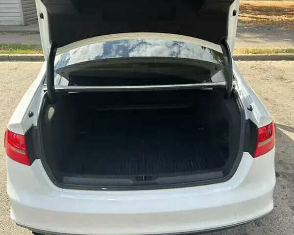 Білий Ауді А4, об'ємом двигуна 1.98 л та пробігом 140 тис. км за 13600 $, фото 17 на Automoto.ua