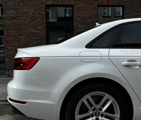Білий Ауді А4, об'ємом двигуна 2 л та пробігом 147 тис. км за 15200 $, фото 4 на Automoto.ua