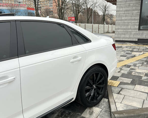 Білий Ауді А4, об'ємом двигуна 2 л та пробігом 87 тис. км за 19500 $, фото 6 на Automoto.ua