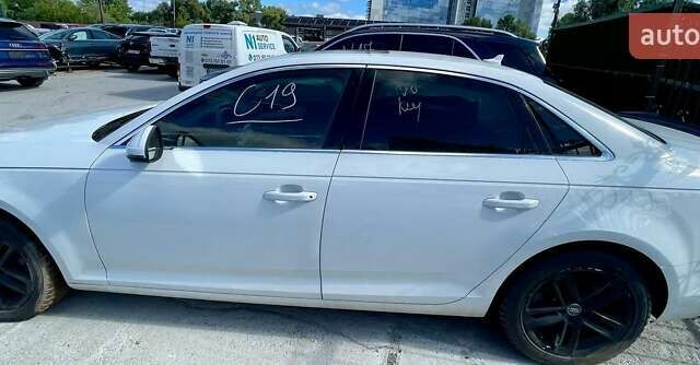 Белый Ауди А4, объемом двигателя 1.98 л и пробегом 103 тыс. км за 11000 $, фото 11 на Automoto.ua