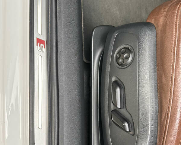 Ауди А4 2016 в Могилев-Подольском на Automoto.ua Белый Ауди А4, объемом двигателя 2 л и пробегом 160 тыс. км за 19500 $, фото 16 на Automoto.ua