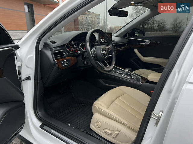 Білий Ауді А4, об'ємом двигуна 2 л та пробігом 84 тис. км за 20000 $, фото 33 на Automoto.ua