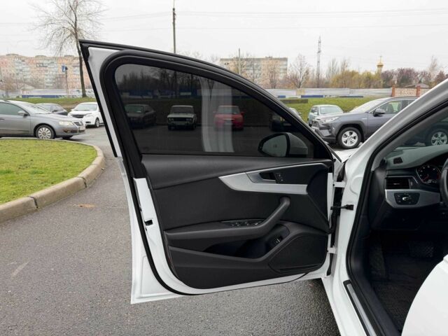 Белый Ауди А4, объемом двигателя 2 л и пробегом 91 тыс. км за 16800 $, фото 12 на Automoto.ua