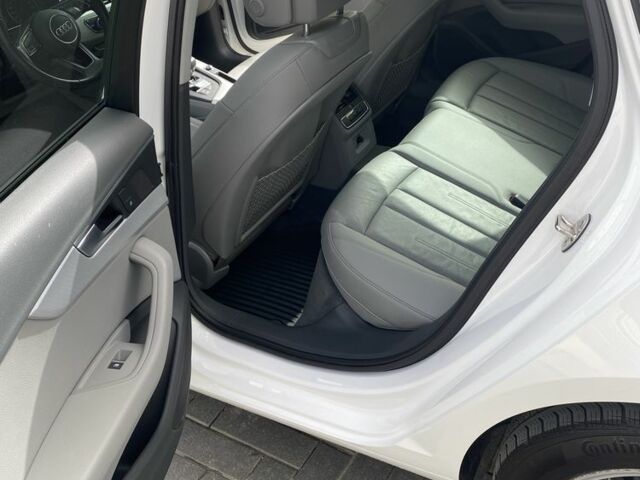 Білий Ауді А4, об'ємом двигуна 2 л та пробігом 155 тис. км за 18800 $, фото 6 на Automoto.ua