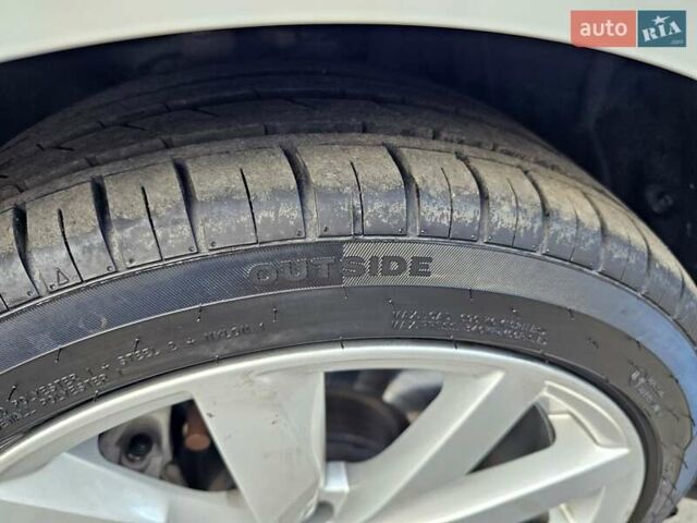 Білий Ауді А4, об'ємом двигуна 1.98 л та пробігом 156 тис. км за 17500 $, фото 12 на Automoto.ua