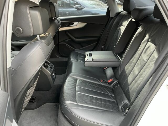 Белый Ауди А4, объемом двигателя 2 л и пробегом 170 тыс. км за 15500 $, фото 9 на Automoto.ua