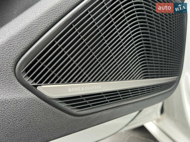 Білий Ауді А4, об'ємом двигуна 1.98 л та пробігом 195 тис. км за 18000 $, фото 14 на Automoto.ua
