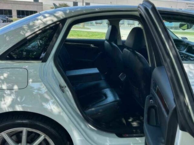 Білий Ауді А4, об'ємом двигуна 2 л та пробігом 70 тис. км за 5400 $, фото 8 на Automoto.ua