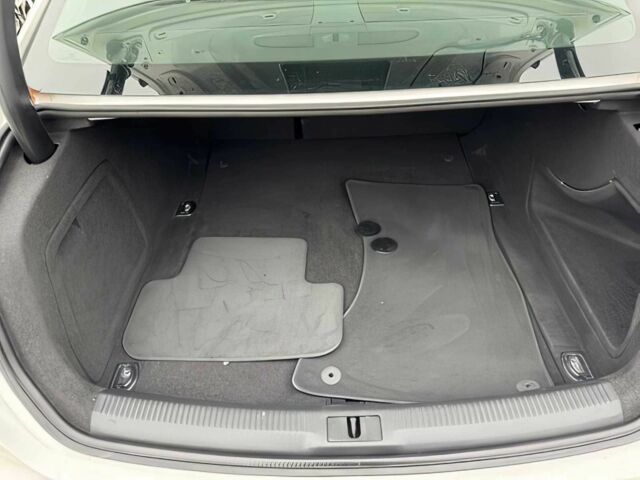 Білий Ауді А4, об'ємом двигуна 2 л та пробігом 75 тис. км за 3800 $, фото 12 на Automoto.ua