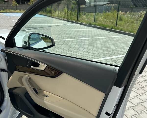 Белый Ауди А4, объемом двигателя 1.98 л и пробегом 172 тыс. км за 17000 $, фото 11 на Automoto.ua