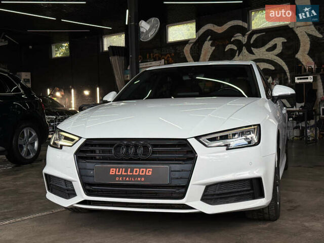 Белый Ауди А4, объемом двигателя 2 л и пробегом 201 тыс. км за 17500 $, фото 4 на Automoto.ua