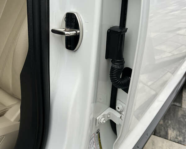 Білий Ауді А4, об'ємом двигуна 2 л та пробігом 87 тис. км за 19500 $, фото 60 на Automoto.ua