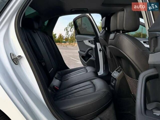 Белый Ауди А4, объемом двигателя 1.98 л и пробегом 175 тыс. км за 16000 $, фото 10 на Automoto.ua