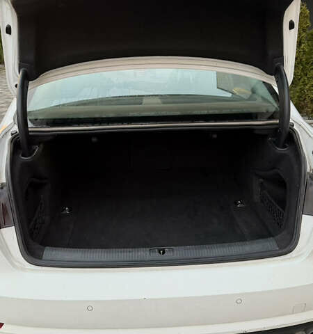 Белый Ауди А4, объемом двигателя 2 л и пробегом 336 тыс. км за 10700 $, фото 10 на Automoto.ua