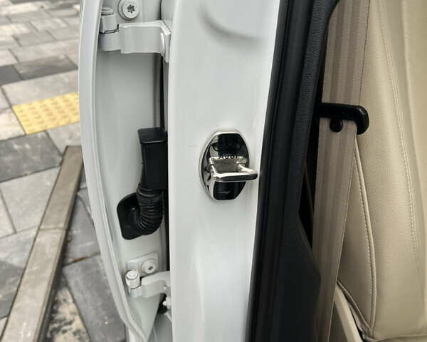 Білий Ауді А4, об'ємом двигуна 2 л та пробігом 87 тис. км за 19500 $, фото 57 на Automoto.ua