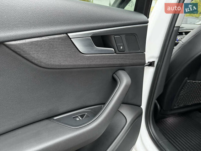 Білий Ауді А4, об'ємом двигуна 1.98 л та пробігом 49 тис. км за 19500 $, фото 11 на Automoto.ua