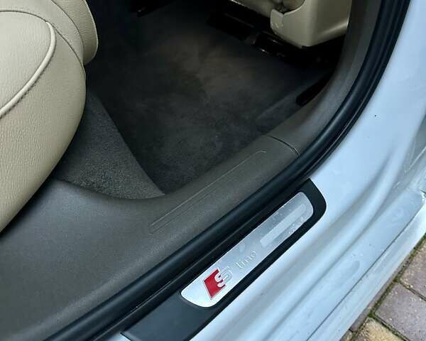 Білий Ауді А4, об'ємом двигуна 2 л та пробігом 44 тис. км за 15999 $, фото 29 на Automoto.ua