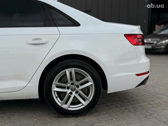 Білий Ауді А4, об'ємом двигуна 2 л та пробігом 143 тис. км за 18790 $, фото 5 на Automoto.ua