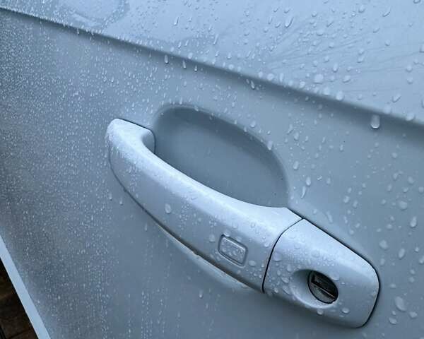 Білий Ауді А4, об'ємом двигуна 2 л та пробігом 44 тис. км за 15999 $, фото 44 на Automoto.ua