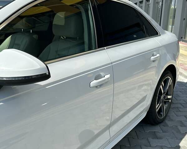 Белый Ауди А4, объемом двигателя 1.98 л и пробегом 172 тыс. км за 17000 $, фото 5 на Automoto.ua