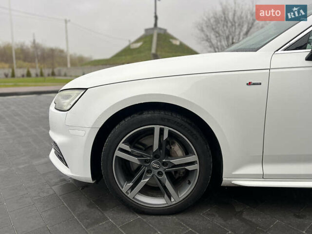 Білий Ауді А4, об'ємом двигуна 1.98 л та пробігом 195 тис. км за 18000 $, фото 2 на Automoto.ua