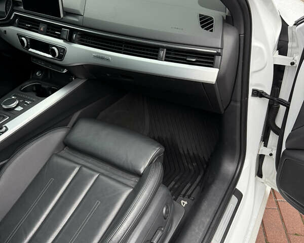 Белый Ауди А4, объемом двигателя 1.98 л и пробегом 167 тыс. км за 20000 $, фото 13 на Automoto.ua