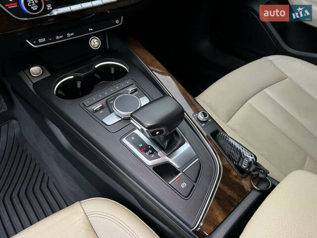 Білий Ауді А4, об'ємом двигуна 2 л та пробігом 84 тис. км за 20000 $, фото 46 на Automoto.ua