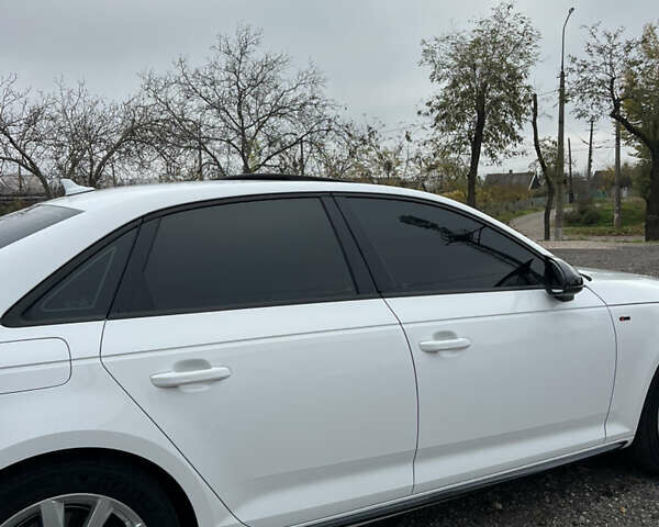 Белый Ауди А4, объемом двигателя 2 л и пробегом 82 тыс. км за 20000 $, фото 12 на Automoto.ua