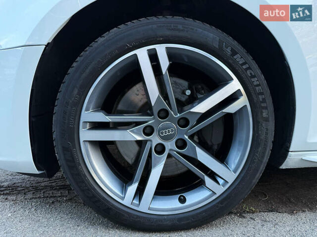 Белый Ауди А4, объемом двигателя 2 л и пробегом 201 тыс. км за 17500 $, фото 16 на Automoto.ua