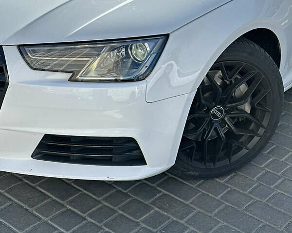 Білий Ауді А4, об'ємом двигуна 2 л та пробігом 124 тис. км за 18900 $, фото 6 на Automoto.ua