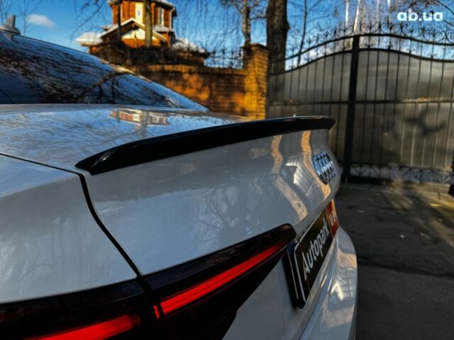 Білий Ауді А4, об'ємом двигуна 2 л та пробігом 146 тис. км за 19990 $, фото 9 на Automoto.ua