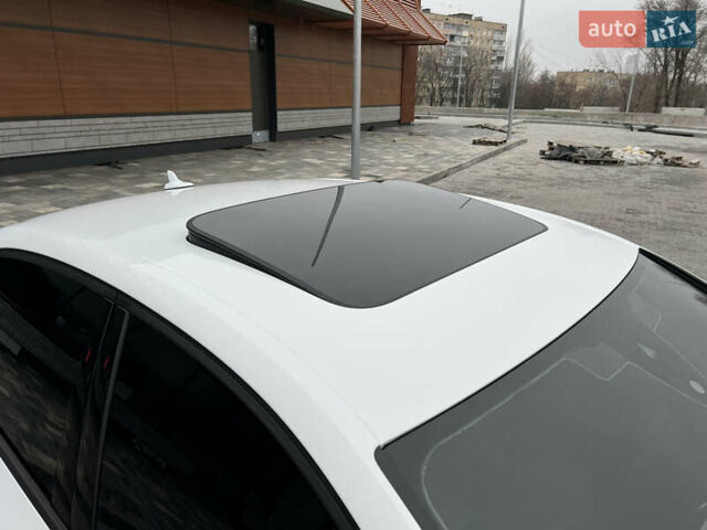 Білий Ауді А4, об'ємом двигуна 2 л та пробігом 84 тис. км за 20000 $, фото 15 на Automoto.ua