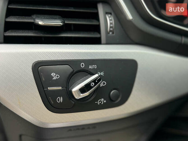 Білий Ауді А4, об'ємом двигуна 1.98 л та пробігом 151 тис. км за 19999 $, фото 20 на Automoto.ua