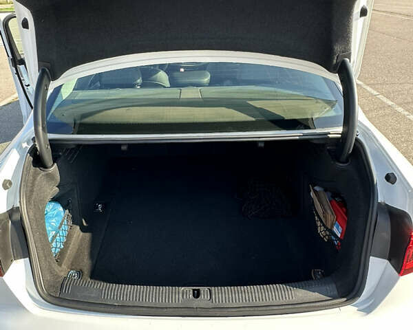 Белый Ауди А4, объемом двигателя 2 л и пробегом 173 тыс. км за 21000 $, фото 9 на Automoto.ua