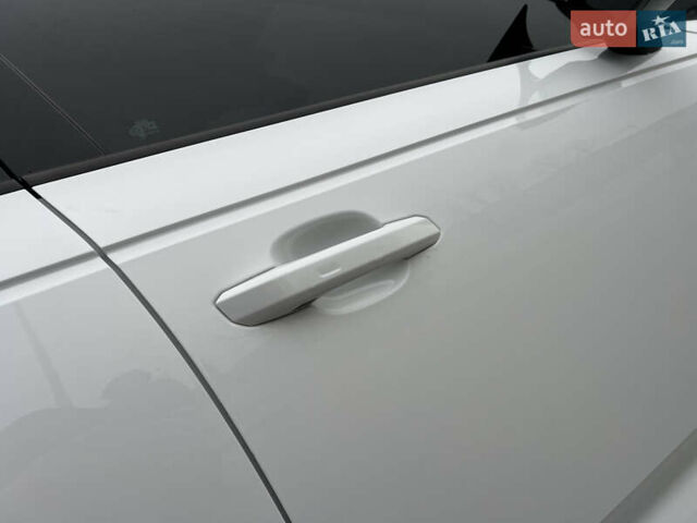 Білий Ауді А4, об'ємом двигуна 2 л та пробігом 84 тис. км за 20000 $, фото 17 на Automoto.ua