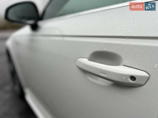 Білий Ауді А4, об'ємом двигуна 1.98 л та пробігом 195 тис. км за 18000 $, фото 13 на Automoto.ua