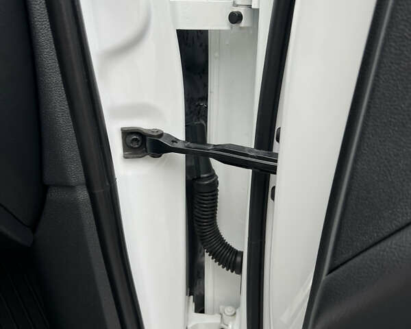 Белый Ауди А4, объемом двигателя 2 л и пробегом 82 тыс. км за 20000 $, фото 34 на Automoto.ua