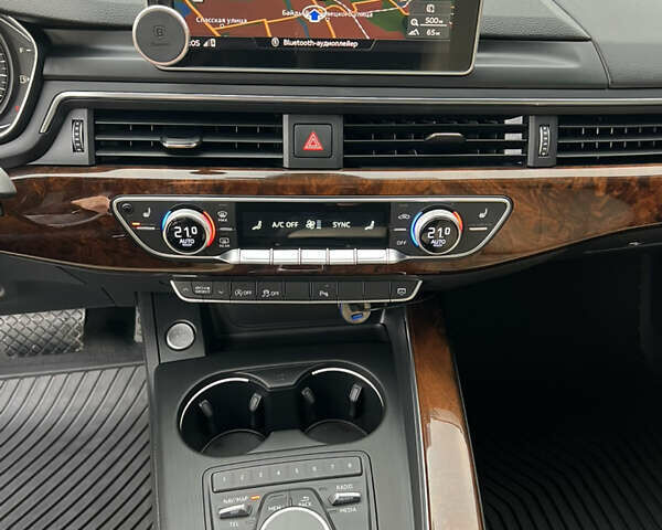 Белый Ауди А4, объемом двигателя 2 л и пробегом 82 тыс. км за 20000 $, фото 25 на Automoto.ua