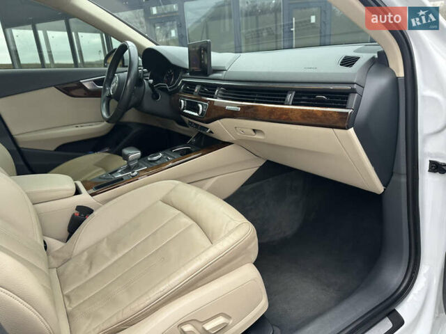 Білий Ауді А4, об'ємом двигуна 1.98 л та пробігом 199 тис. км за 17000 $, фото 21 на Automoto.ua