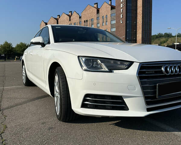 Белый Ауди А4, объемом двигателя 2 л и пробегом 173 тыс. км за 21000 $, фото 2 на Automoto.ua