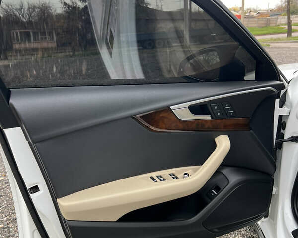 Белый Ауди А4, объемом двигателя 2 л и пробегом 82 тыс. км за 20000 $, фото 21 на Automoto.ua